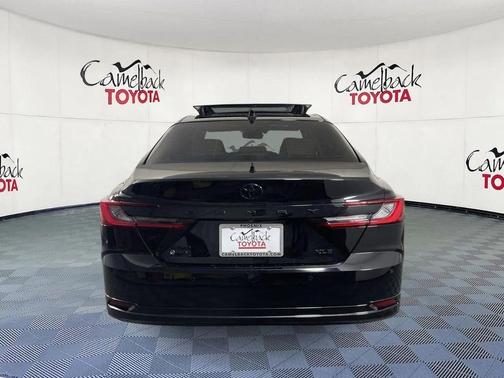 Midnight Black Met 2026 Toyota Camry XLE