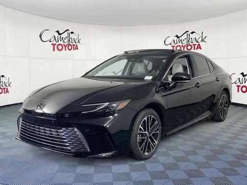 Midnight Black Met 2026 Toyota Camry XLE