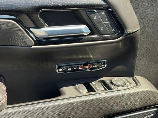 Onyx Black 2022 GMC Sierra 1500 AT4X