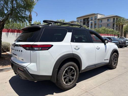 Everest White Pearl Black 2025 Nissan Pathfinder Rock Creek 4WD