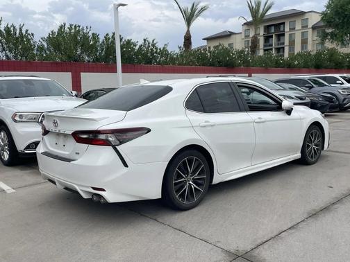 2022 Toyota Camry SE