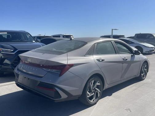 2025 Hyundai ELANTRA SEL
