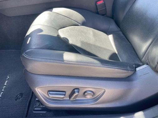 2022 Toyota Camry Hybrid XLE