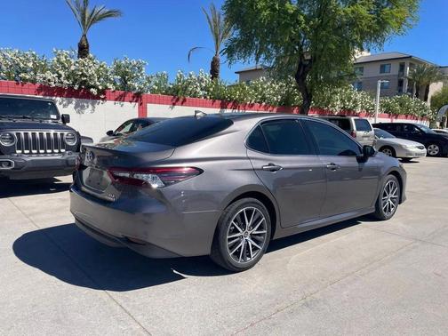 2022 Toyota Camry Hybrid XLE