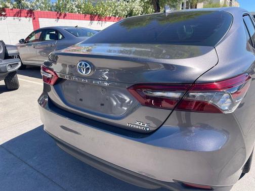 2022 Toyota Camry Hybrid XLE