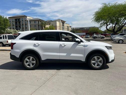 Glacial White Pearl 2023 Kia Sorento LX