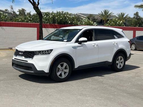 Glacial White Pearl 2023 Kia Sorento LX