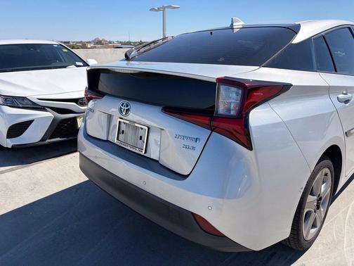 Classic Silver Metallic 2019 Toyota Prius XLE
