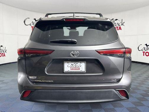 Magnetic Gray Metallic 2023 Toyota Highlander XLE