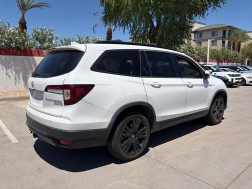 Platinum White Pearl 2022 Honda Pilot AWD Black Edition