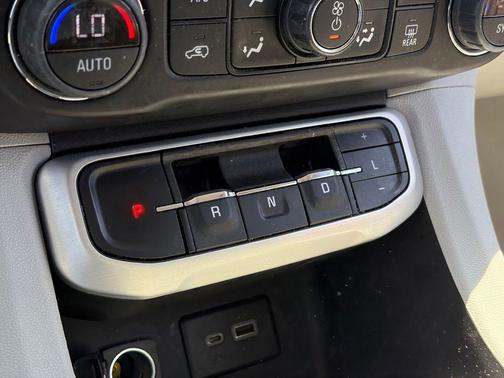 Summit White 2023 GMC Acadia AWD SLE