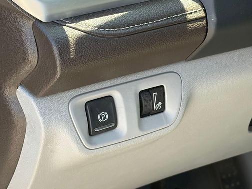 Summit White 2023 GMC Acadia AWD SLE