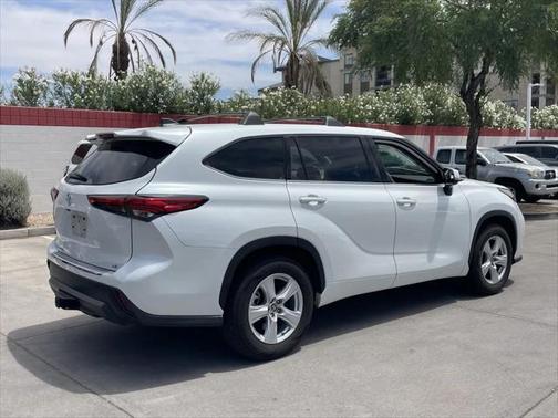 2022 Toyota Highlander LE