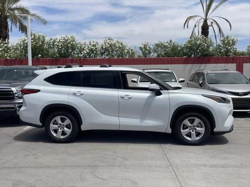 2022 Toyota Highlander LE