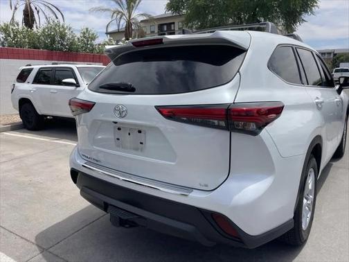 2022 Toyota Highlander LE