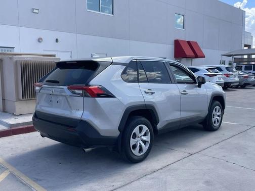 2022 Toyota RAV4 LE