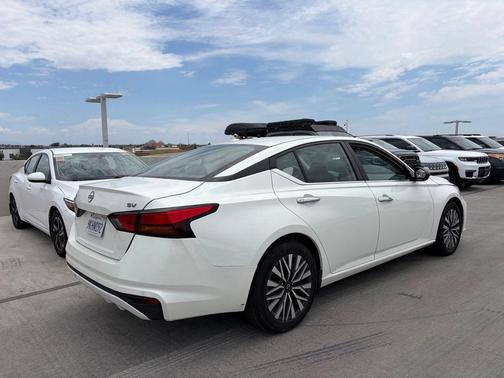 Pearl White Tricoat 2024 Nissan Altima 2.5 SV