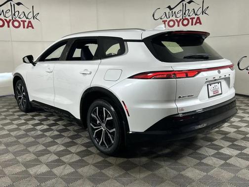 2025 Toyota Crown Signia XLE