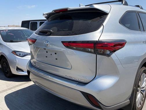 Celestial Silver Metallic 2022 Toyota Highlander Platinum