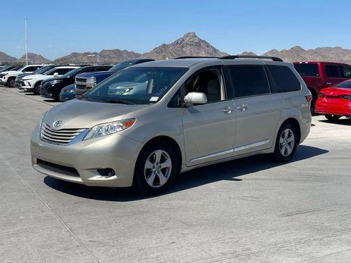 Creme Brulee Mica 2017 Toyota Sienna LE