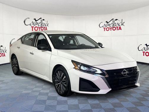 Glacier White 2025 Nissan Altima 2.5 SV