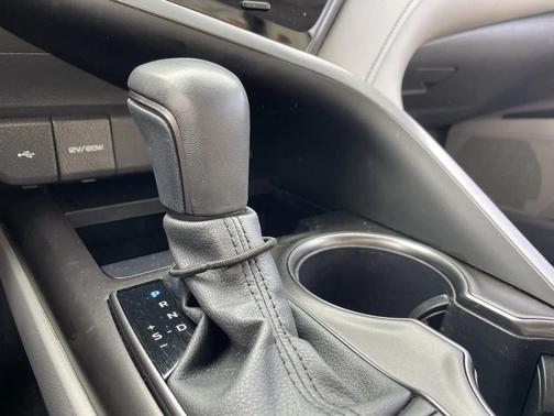 2024 Toyota Camry Hybrid SE