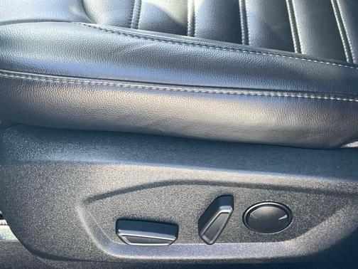 Iconic Silver 2022 Ford Edge SEL