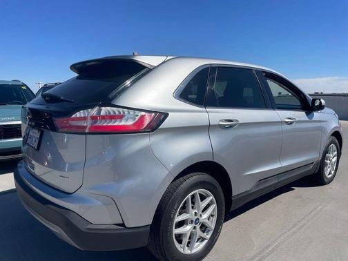 Iconic Silver 2022 Ford Edge SEL