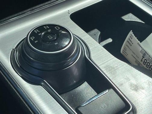 Iconic Silver 2022 Ford Edge SEL