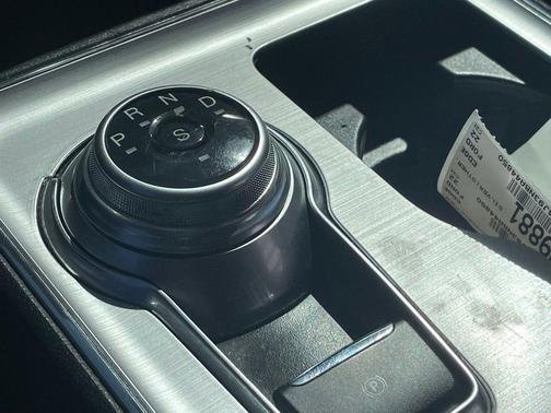 Iconic Silver 2022 Ford Edge SEL