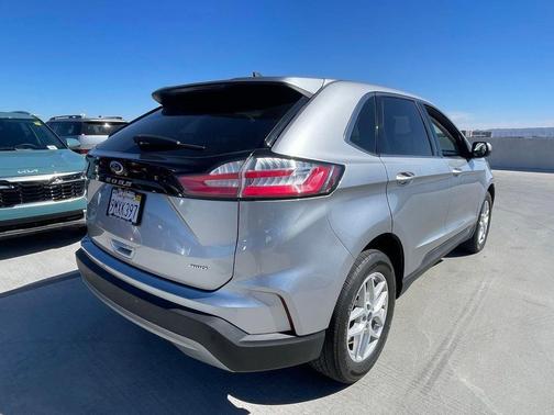 Iconic Silver 2022 Ford Edge SEL