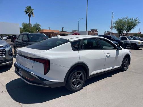 Snow White Pearl 2025 Kia K4 LXS