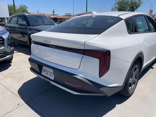 Snow White Pearl 2025 Kia K4 LXS
