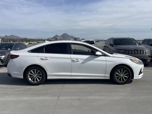2018 Hyundai SONATA SE