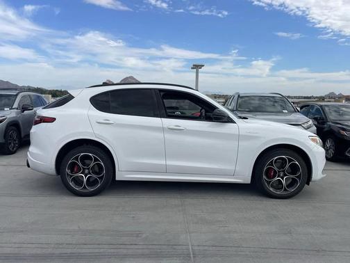 2023 Alfa Romeo Stelvio Veloce AWD
