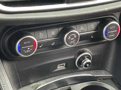 2023 Alfa Romeo Stelvio Veloce AWD