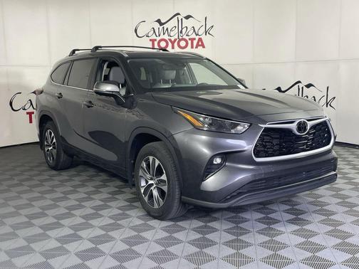 Magnetic Gray Metallic 2025 Toyota Highlander XLE