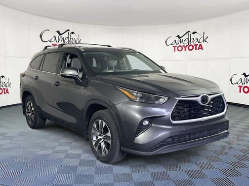 Magnetic Gray Metallic 2025 Toyota Highlander XLE