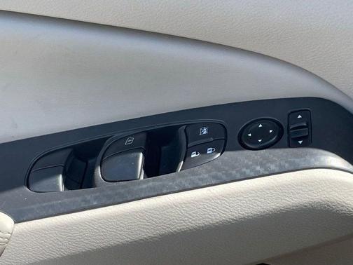 Pearl White 2025 Nissan Altima 2.5 SV