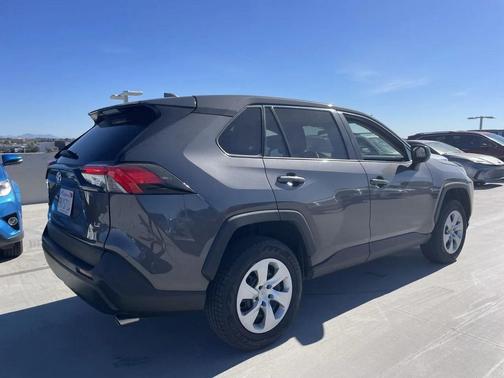 2022 Toyota RAV4 LE