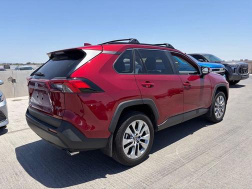 Pearl 2025 Toyota RAV4 XLE Premium