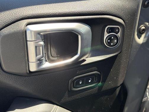 Granite Crystal Metallic Clearcoat 2021 Jeep Gladiator Overland