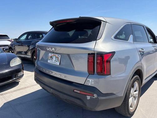 Everlasting Silver 2022 Kia Sorento LX