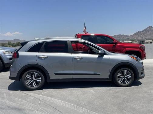2022 Kia Niro LXS