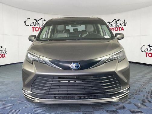 Predawn Gray Mica 2024 Toyota Sienna XLE