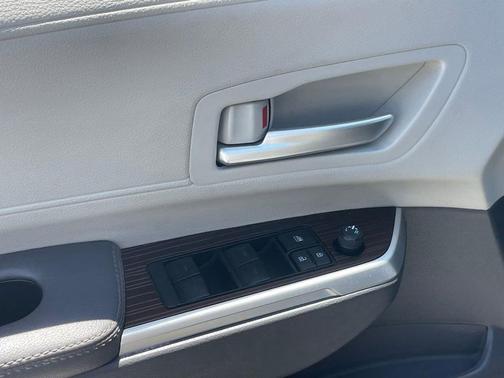 Ice Cap 2024 Toyota Sienna XLE