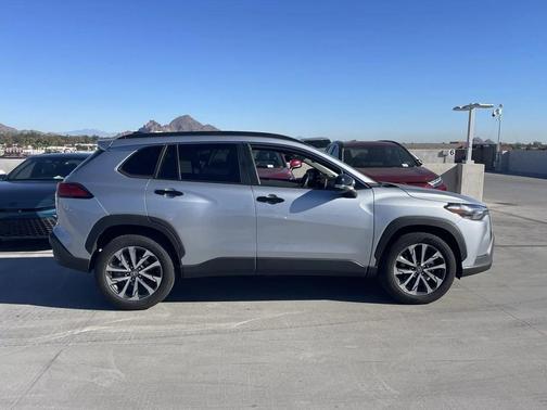 2025 Toyota Corolla Cross XLE