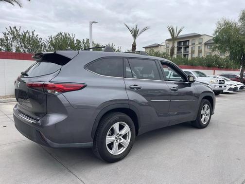 2022 Toyota Highlander LE
