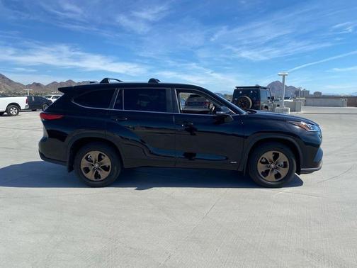 2023 Toyota Highlander Hybrid XLE