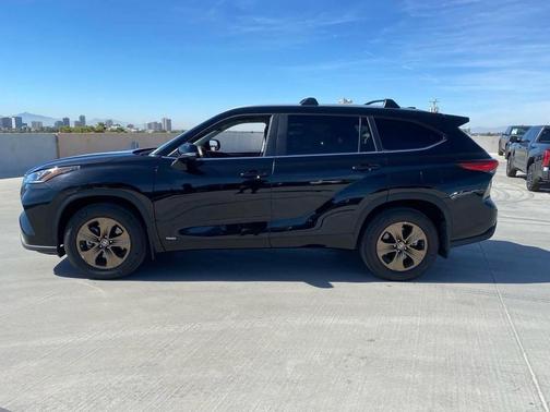 2023 Toyota Highlander Hybrid XLE